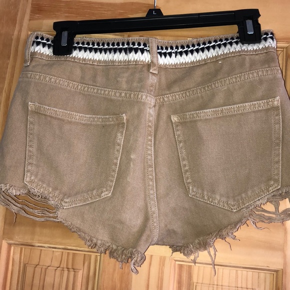 PS Erin Wasson Khaki Shorts with black+white waist - Picture 2 of 3